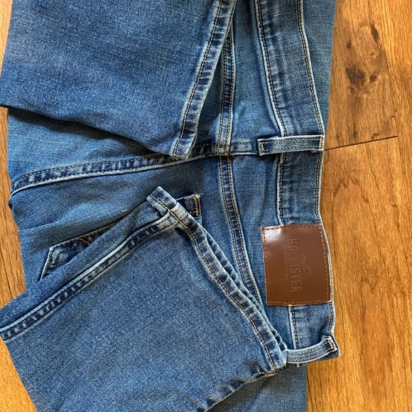 Men’s Hollister jeans. Size 29x32. Only worn a few times- like new condition! - Picture 4 of 4